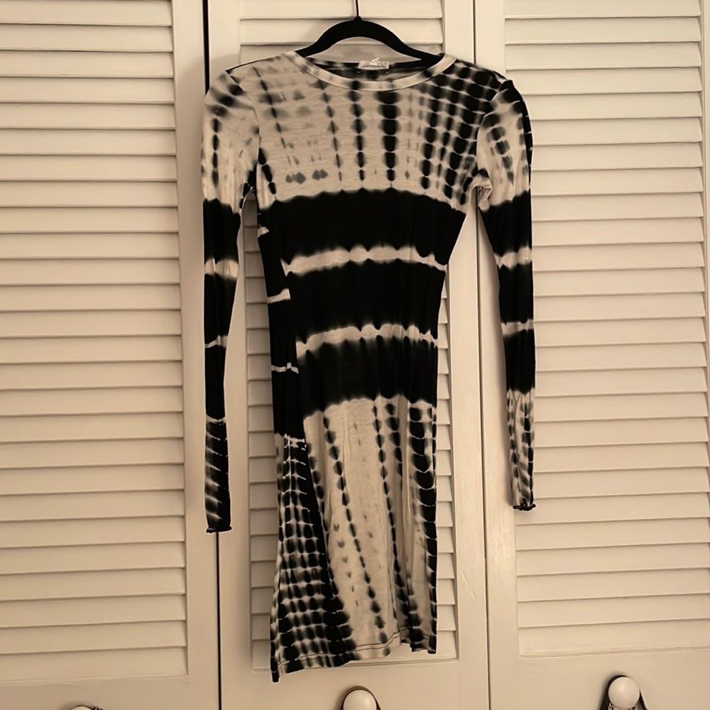 Long sleeve black and white tie-dye dress.